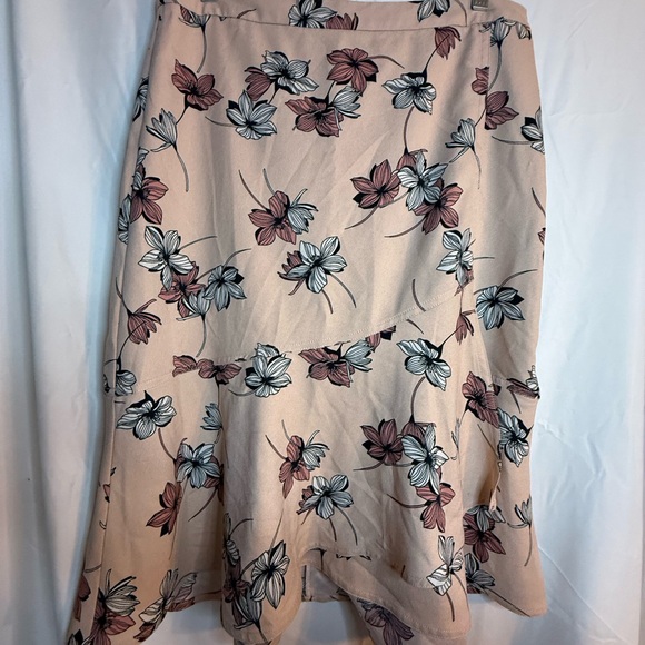 Banana Republic Dresses & Skirts - Banana Republic Floral Women’s Skirt Size 8 | Banana Republic Women’s Skirt 8